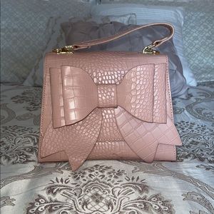 Selling a tote/crossbag purse